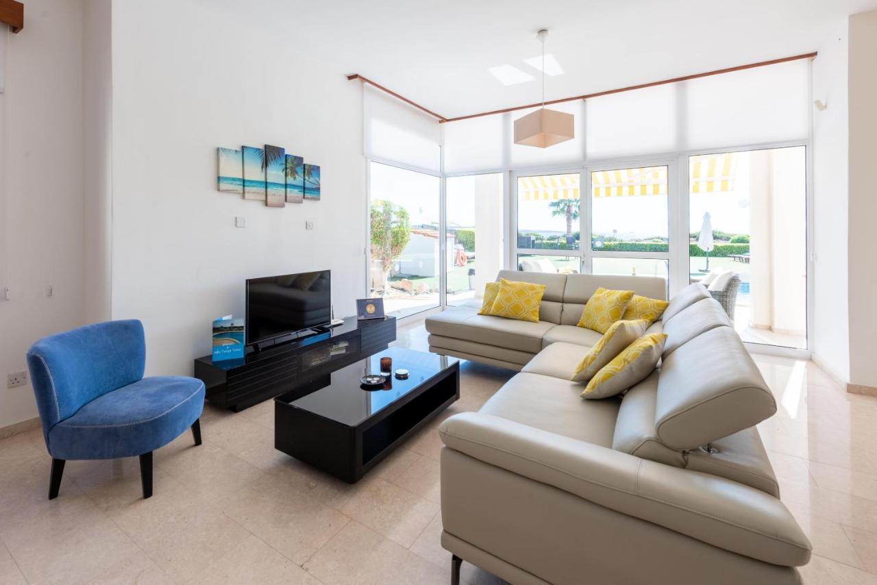 Villa Savoya Sunrise By Ezoria Villas Coral Bay Exterior photo