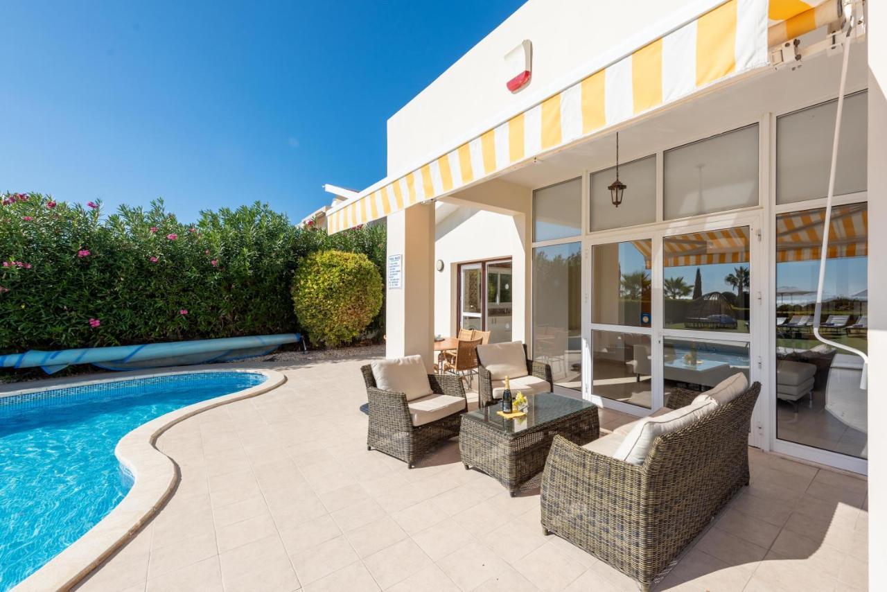 Villa Savoya Sunrise By Ezoria Villas Coral Bay Exterior photo