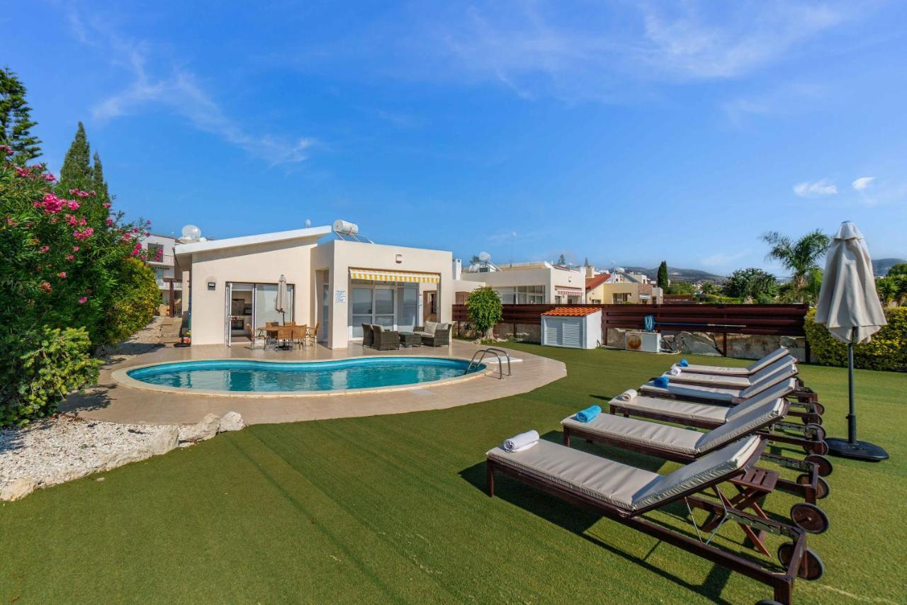 Villa Savoya Sunrise By Ezoria Villas Coral Bay Exterior photo
